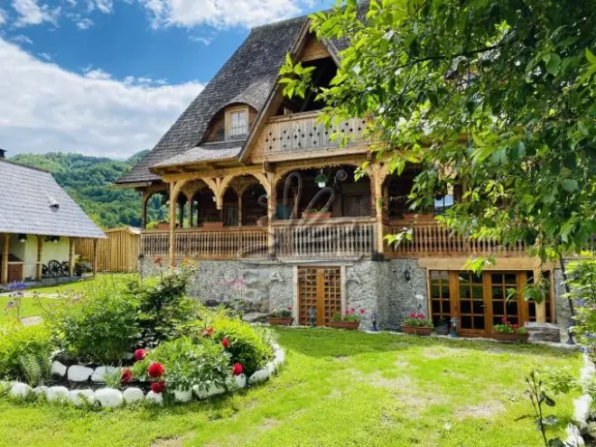 Casa CHIRA